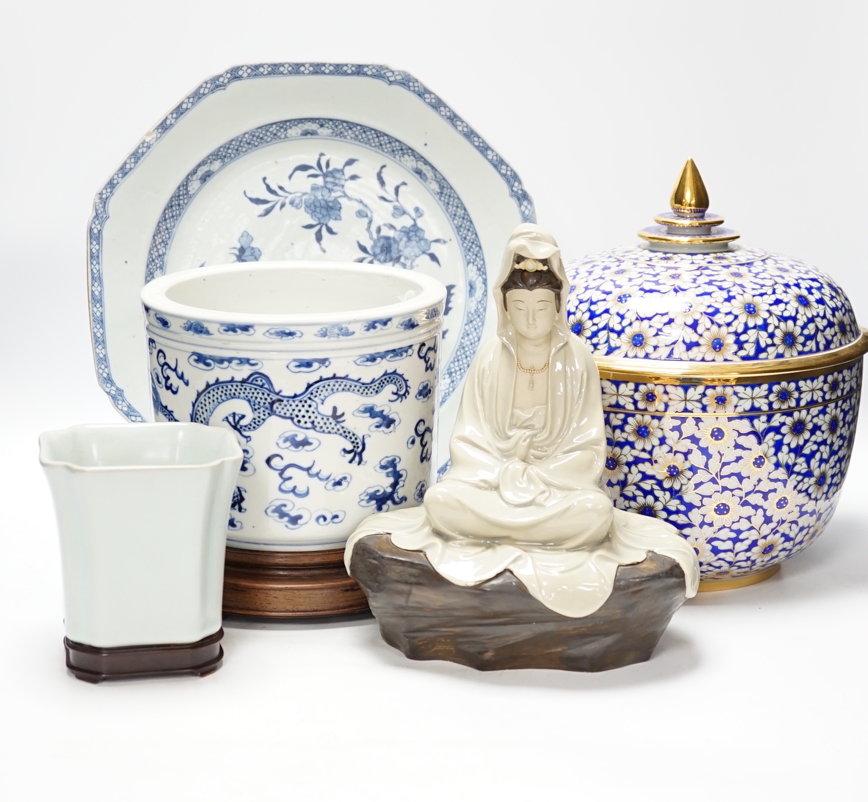 A late 18th century Chinese blue and white octagonal export plate and other items, Chinese export plate, 30cm wide (5)